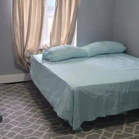 Room In A Beach House With King Size Bed In A Landlord Hosted Three Bedroom Apartment New York Exterior photo