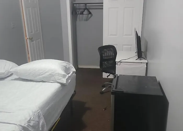 Room In A Beach House With King Size Bed In A Landlord Hosted Three Bedroom Apartment